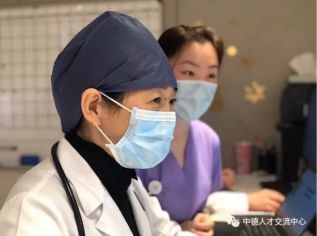 面对疫情 在沪奋战的外籍医生"与大家一起努力"
